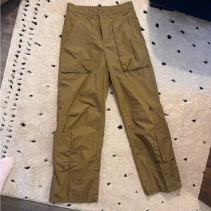 Divided women’s high rise olive cargo